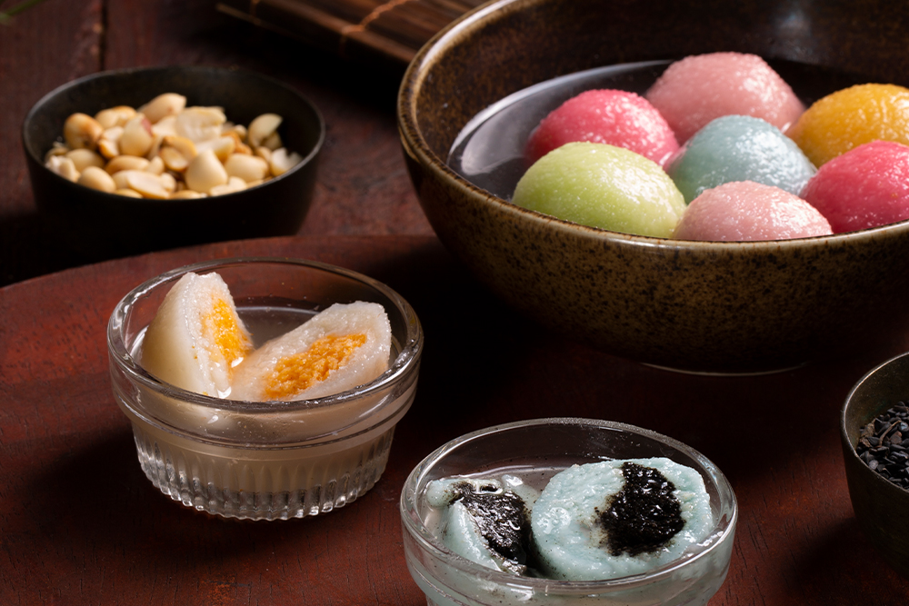 Sweet traditional Chinese desserts for Valentines' Day